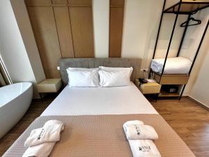 Postel nebo postele na pokoji v ubytování Avenue Hotel