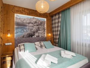 Posteľ alebo postele v izbe v ubytovaní Apartamenty Małe Ciche z jacuzzi ogrodowym, widokiem na TATRY i SKY WALK