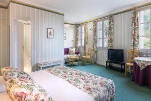 Postel nebo postele na pokoji v ubytování Best Western Hotel Le Guilhem