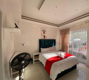 Ένα ή περισσότερα κρεβάτια σε δωμάτιο στο Luxe Stay in Parow North +37 φωτογραφίες