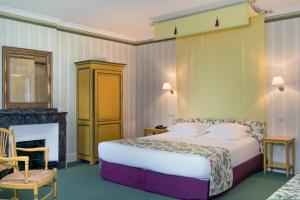 Postel nebo postele na pokoji v ubytování Best Western Hotel Le Guilhem