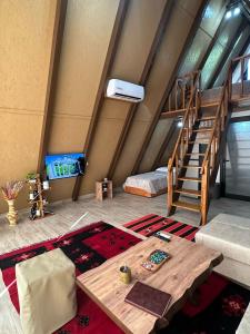 TV a/nebo společenská místnost v ubytování Rent Cabin Miri