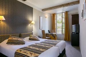Postel nebo postele na pokoji v ubytování Best Western Hotel Le Guilhem