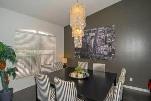 Posezení v ubytování Luxury with a pool