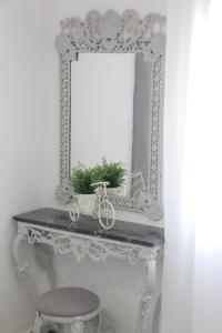 a mirror sitting on top of a table with a stool at Bonatsa House in Agios Georgios