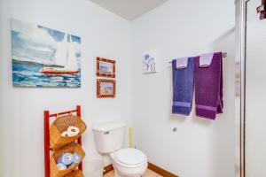 a bathroom with a toilet and towels at Waterfront Bass Island Retreat with Balcony and TV in Put-in-Bay +17 photos