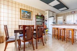 Χώρος καθιστικού στο Quarto de Solteiro em Residência Compartilhada