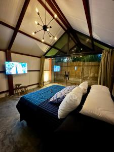 Ένα ή περισσότερα κρεβάτια σε δωμάτιο στο Cabanas Saruê - Ninho