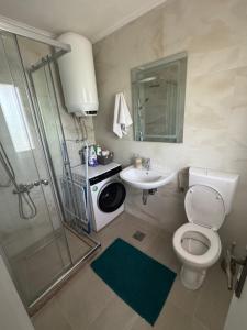 Bilik mandi di Holiday Village Ostrog