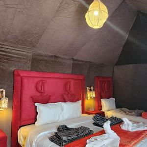 Postel nebo postele na pokoji v ubytování Merzouga Activities Luxury Camp