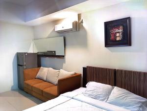 a bedroom with a bed and a couch and a mirror at Nagoya Mansion Apart Trw B in Nagoya