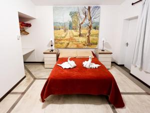 Una cama o camas en una habitación de Soles Blancos Serranita 37 fotos más
