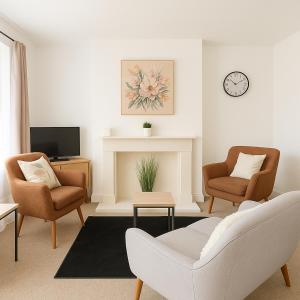 TV a/nebo společenská místnost v ubytování Charming 2-Bed Cottage Between Canterbury & Dover