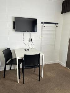 TV a/nebo společenská místnost v ubytování Rotorua Motel