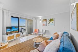 Gallery image of Ocean and Passage View, Steps to Beach and Cafés in Caloundra