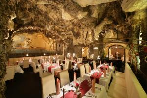 En restaurant eller et andet spisested på Adria Hotel Prague
