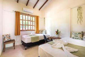 Postel nebo postele na pokoji v ubytování Villa Piňa dorada dependencia del hotel Casa Merlin + 33 fotografií