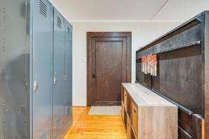 Dapur atau dapur kecil di 3 Mi to Dtwn Greer Mountain-View Home!