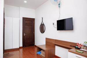Sjónvarps- og/eða afþreyingartæki á Sky House Hotel Da Lat City