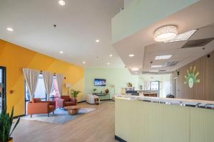 a lobby of a hospital with chairs and a bar at Hotel Rising in Phoenix +69 photos