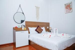 Rúm í herbergi á Sky House Hotel Da Lat City