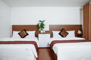 Rúm í herbergi á Sky House Hotel Da Lat City