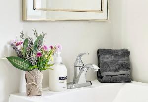 マーカムにあるMarkham Peaceful Room-Free Wifi&Parkingのギャラリーの写真