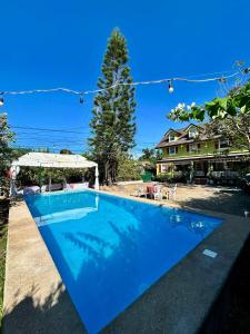 a large blue swimming pool in front of a house at Madie's Place Guest House in Santa Rosa