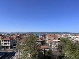 A general mountain view or a mountain view taken from Az apartmant