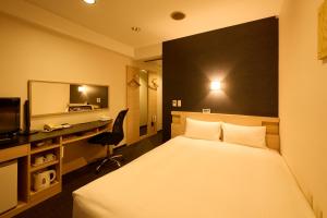 Кровать или кровати в номере Smile Hotel Kyoto Shijo