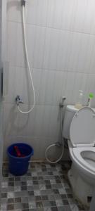 Ένα μπάνιο στο Benara Shariah Homestay +4 φωτογραφίες