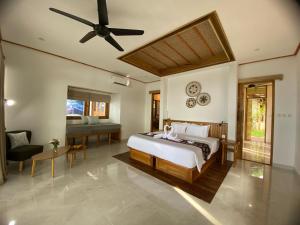 Una cama o camas en una habitación de Murex Dive Resort