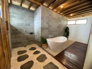 Un baño de Murex Dive Resort
