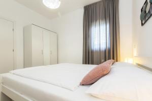 En eller flere senge i et værelse på Istria Sea Side Apartment 210 & 209