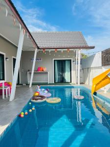 Πισίνα στο ή κοντά στο Kazokupoolvilla