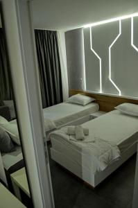 Voodi või voodid majutusasutuse Apartments Good Night toas