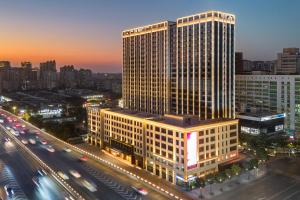Pemandangan umum bagi Shantou atau pemandangan bandar yang diambil dari hotel