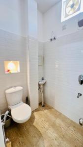 Φωτογραφία από το άλμπουμ του European apartment near Mall of Dehradun σε Nakraunda