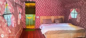 Ένα ή περισσότερα κρεβάτια σε δωμάτιο στο cliff camps barot +2 φωτογραφίες