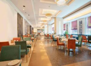 Restaurace v ubytování Hotel Royal Tela Plaza Near IGI Airport Delhi