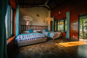 Voodi või voodid majutusasutuse Hotel Parkside & Swimming Pool-Between Greenery and Azure ,Your Perfect Retreat toas