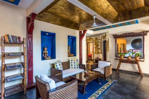 a living room with a table and chairs at Casa Baga in Baga