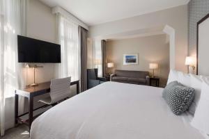 a hotel room with a large white bed and a desk at Independence Park Hotel, BW Premier Collection in Philadelphia +25 photos
