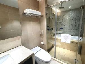 Koupelna v ubytování 上海北外滩桔子水晶酒店 + 19 fotografií