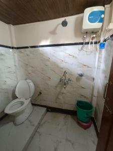 a bathroom with a toilet and a sink at Udita Homestay Prayas in Shānti Niketan