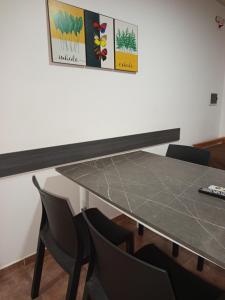 a table and chairs in a room with a counter at Las Casuarinas in Federación