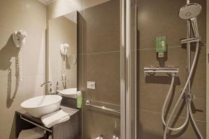 a bathroom with a shower and a toilet and a sink at Hotel Le Mura in Lazise