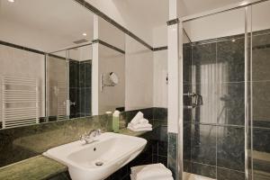 a bathroom with a sink and a shower at Hotel Le Mura in Lazise
