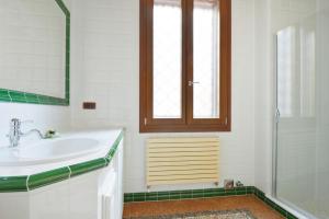 A bathroom at UR-NEST Guerrazzi