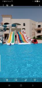 Bazén v ubytování Laserina palm Khorshed stadio direct on beach there extra entrance fees 250 LE per adult for families only nebo v jeho okolí